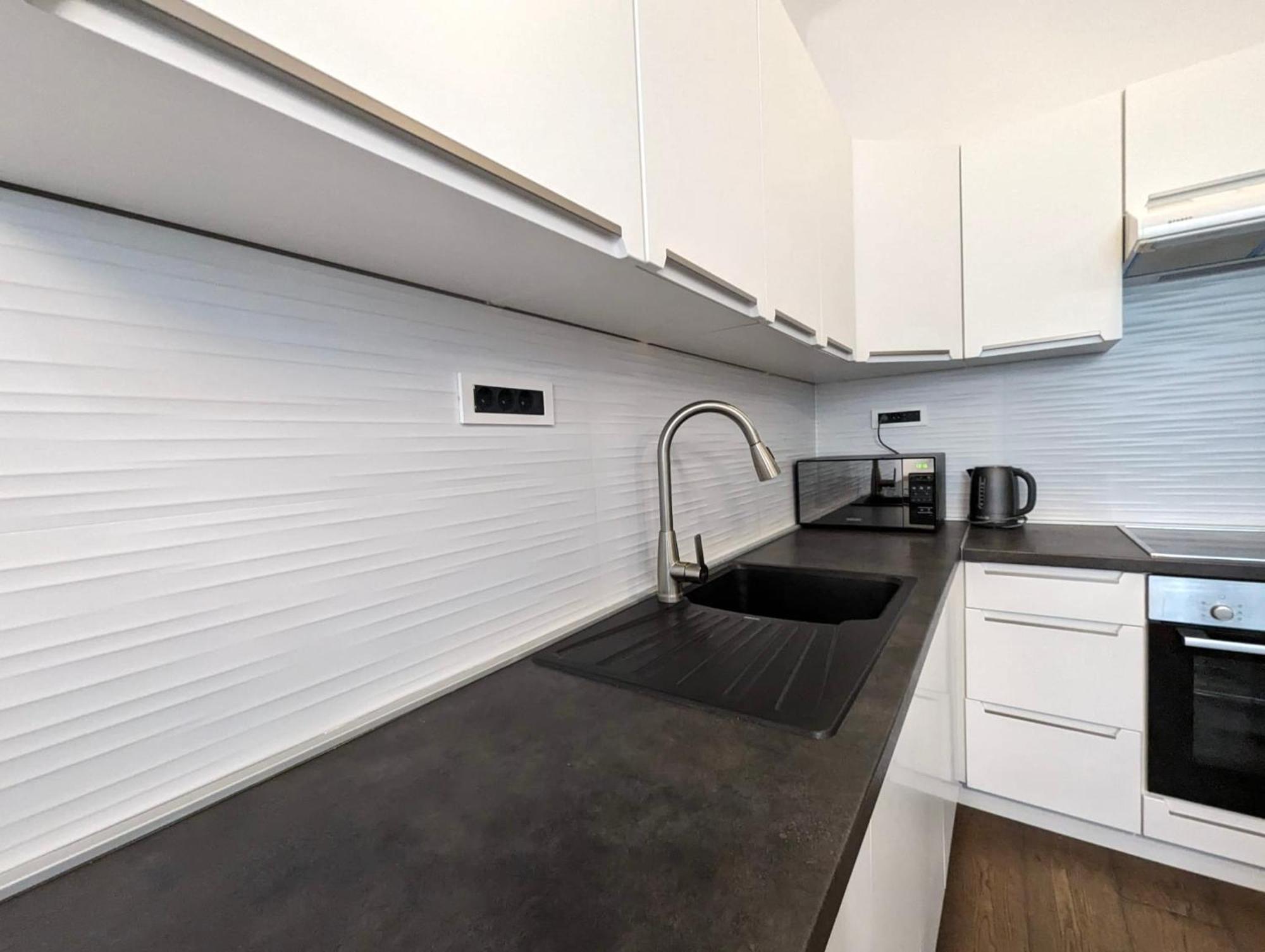 Fantabulous Downtown Abode W King Bed, 65" Tv, Washer And Tumble Dryer Zagreb Buitenkant foto