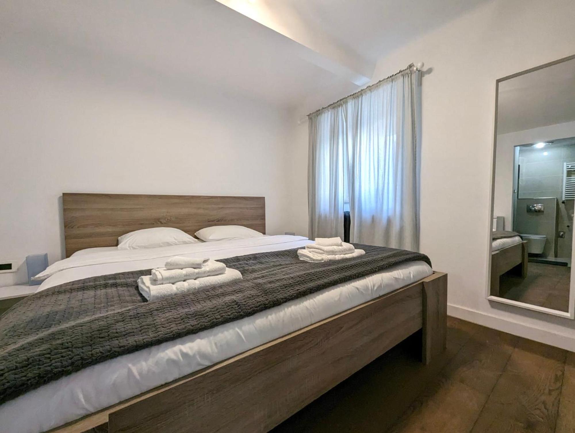Fantabulous Downtown Abode W King Bed, 65" Tv, Washer And Tumble Dryer Zagreb Buitenkant foto