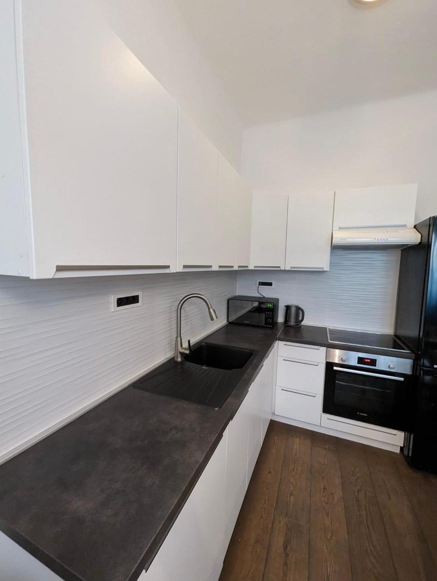 Fantabulous Downtown Abode W King Bed, 65" Tv, Washer And Tumble Dryer Zagreb Buitenkant foto