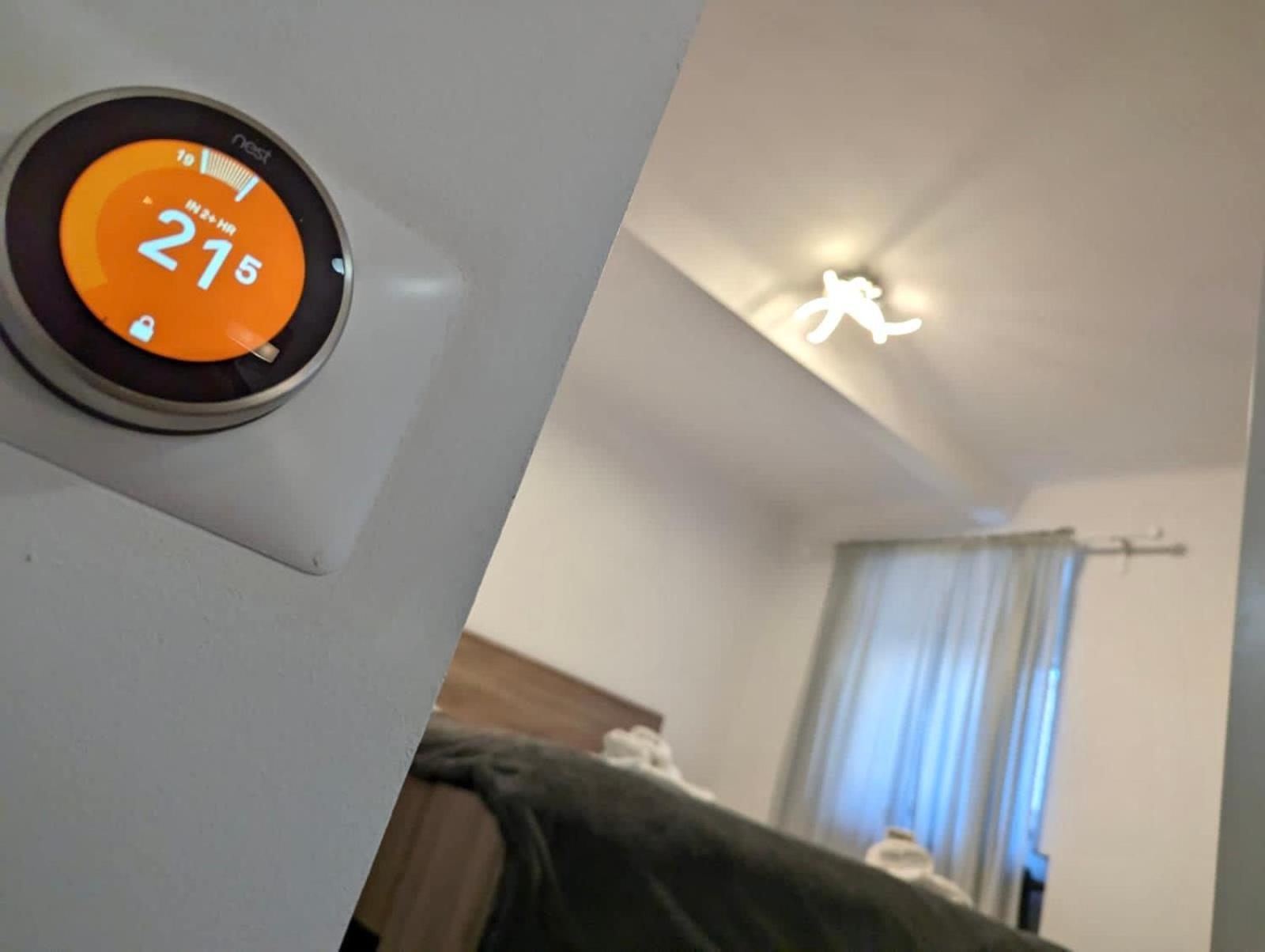 Fantabulous Downtown Abode W King Bed, 65" Tv, Washer And Tumble Dryer Zagreb Buitenkant foto